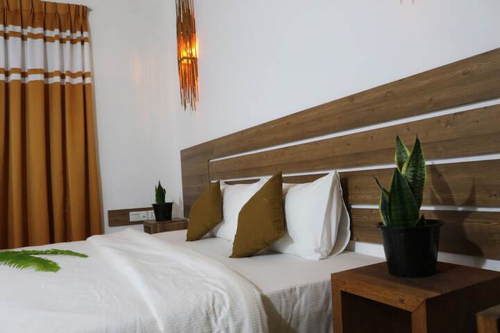 Room 2 of 10