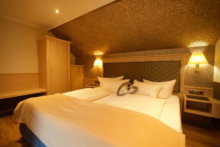 Room 32 of 158