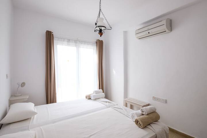 Room 4 of 119