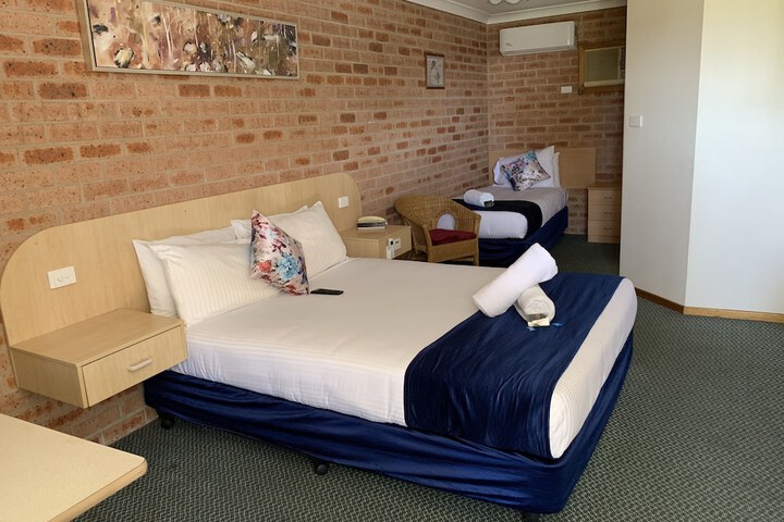 Room 9 of 68