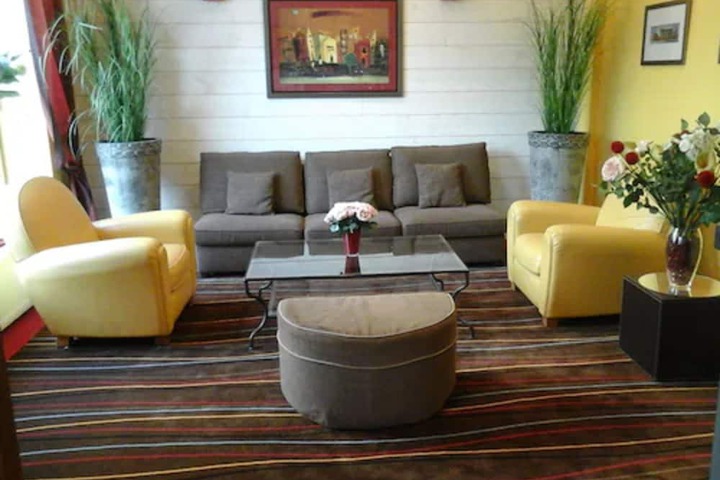 Entrance & Lobby