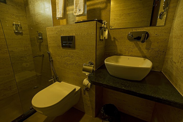 Room 15 of 19