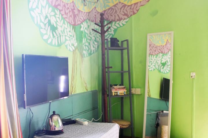 Room 16 of 36