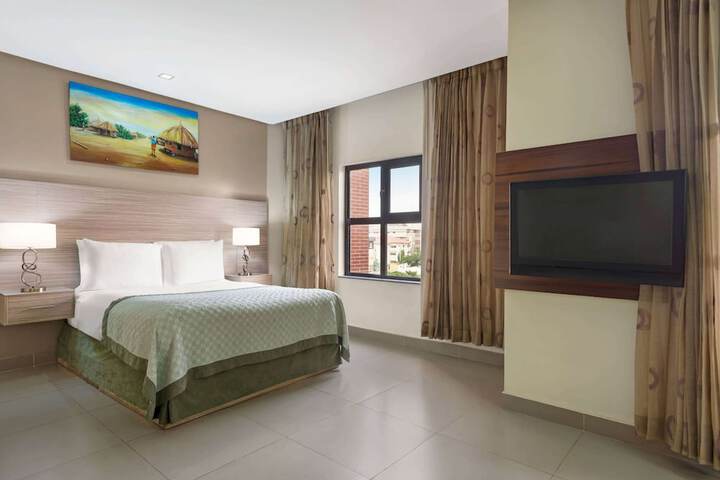 Room 18 of 90