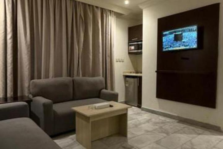 Lounge 34 of 51