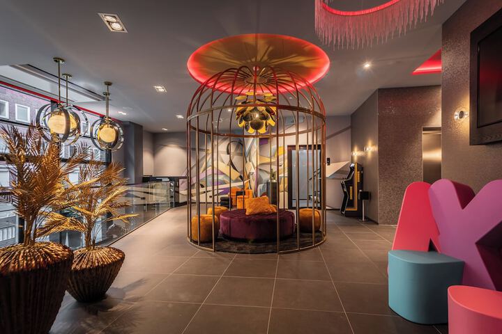 Lobby lounge