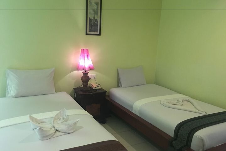 Room 12 of 37