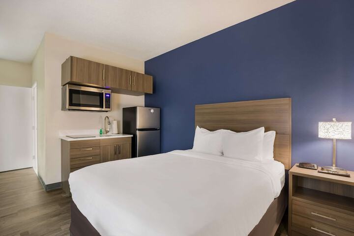 Efficiency Queen Bed (9 of 13)