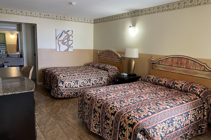 2 Queen Beds (20 of 22)