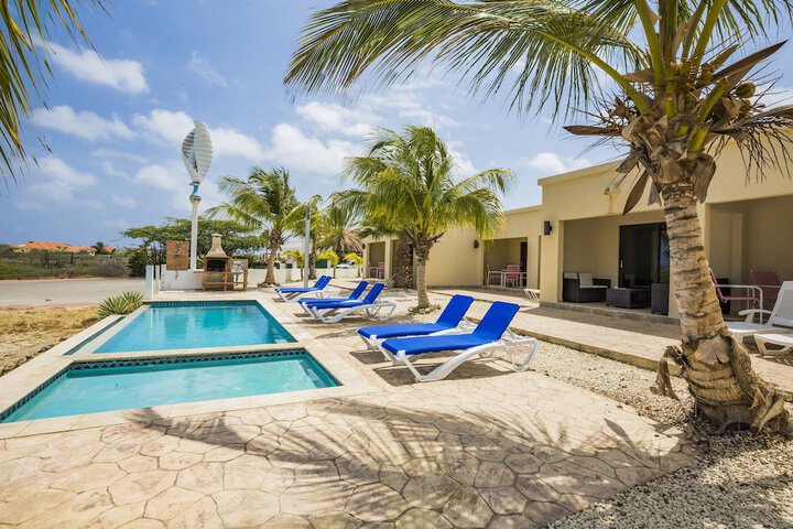 Pool 20 of 44