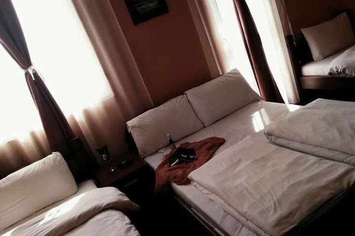 Room 8 of 18