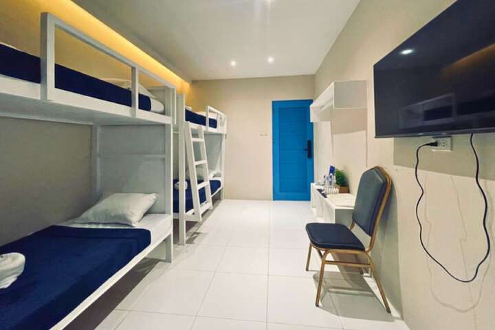 Room 25 of 188