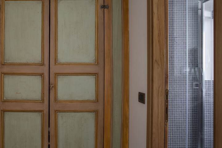 Room 12 of 23