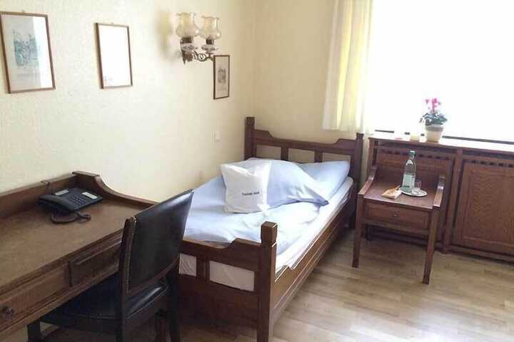 Room 6 of 48