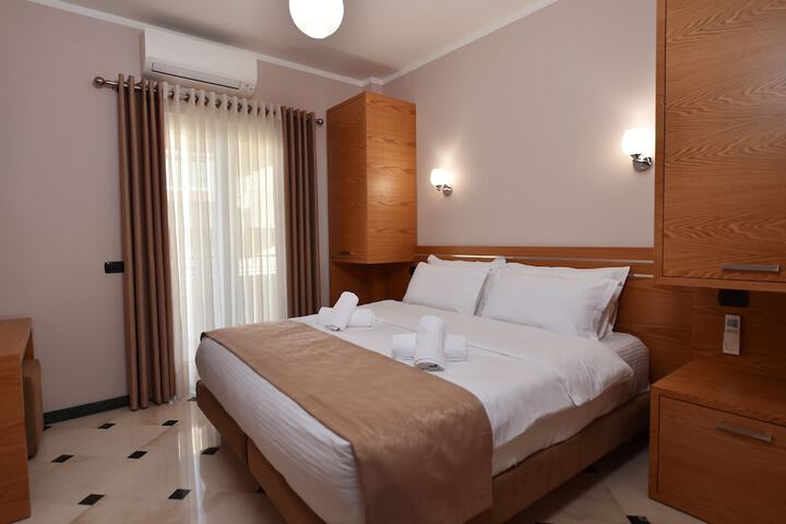 Room 5 of 121