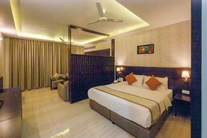Room 12 of 34