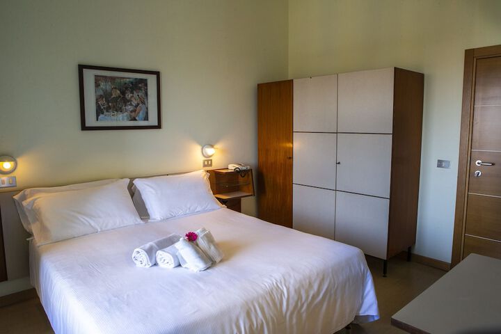 Room 15 of 46