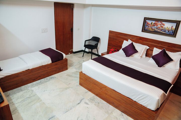 Room 6 of 10