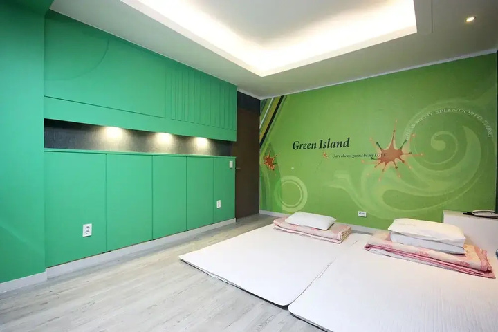 Room 6 of 21