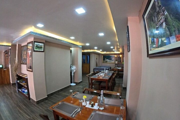 Dining 7 of 9