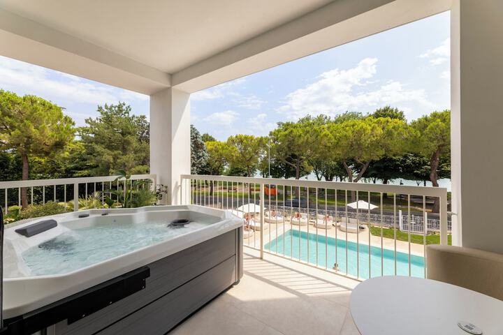 Pool 83 of 90