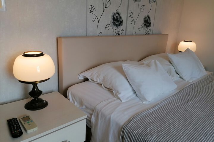 Room 19 of 102