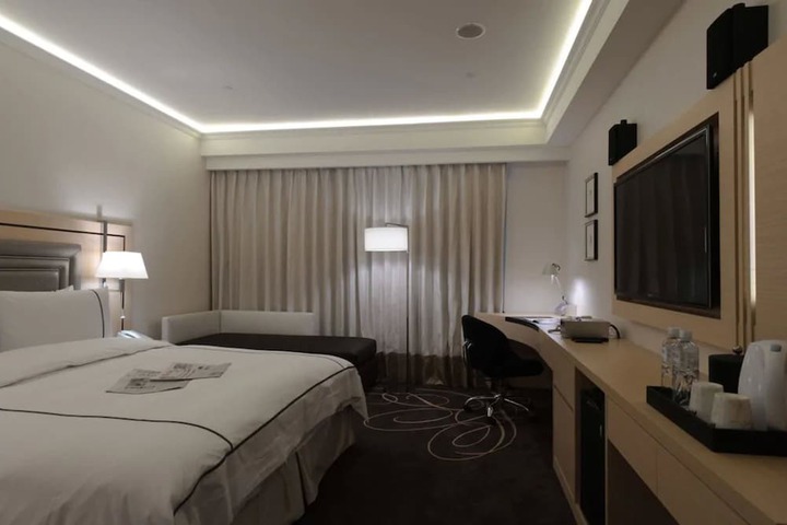 Room 28 of 55