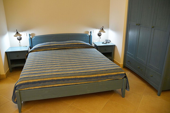 Room 10 of 83