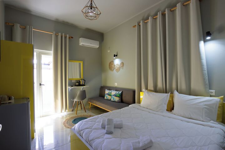 Room 4 of 90
