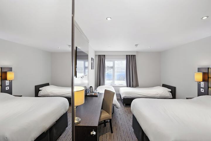 Room 11 of 32