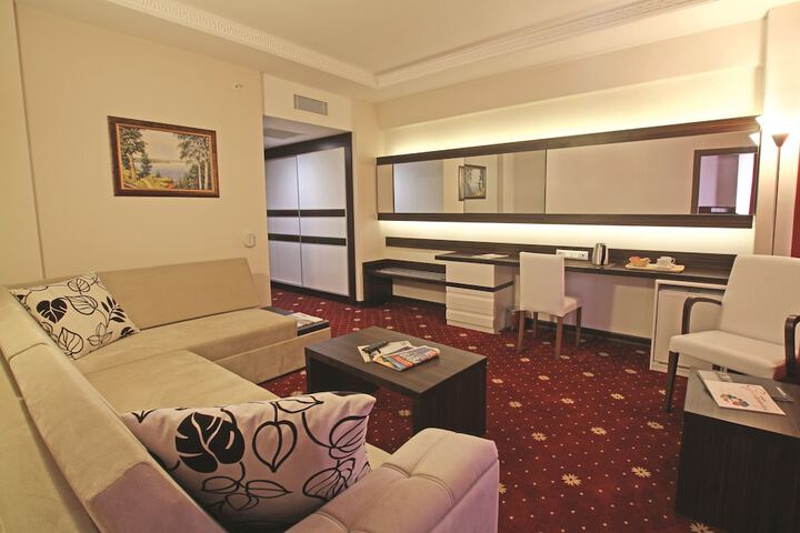 Room 17 of 40