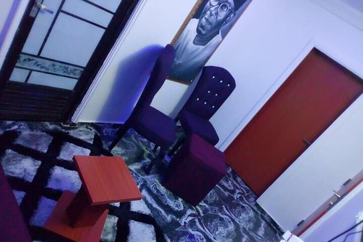 Room 4 of 12