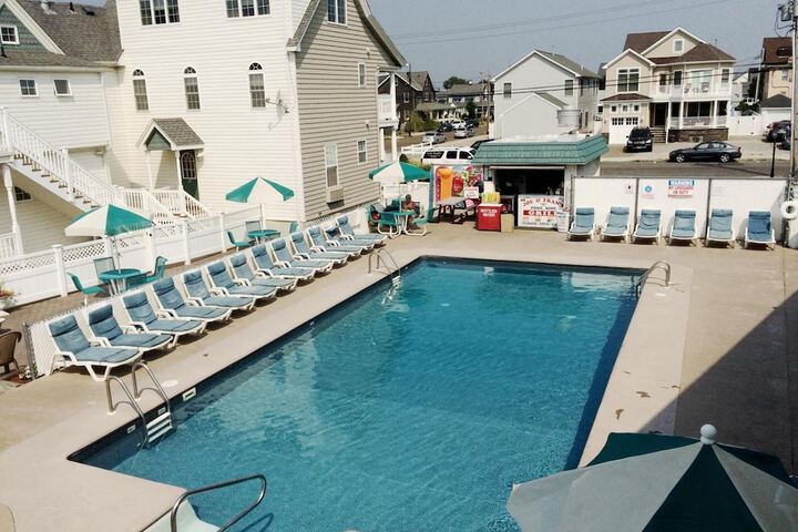 Pool 32 of 48