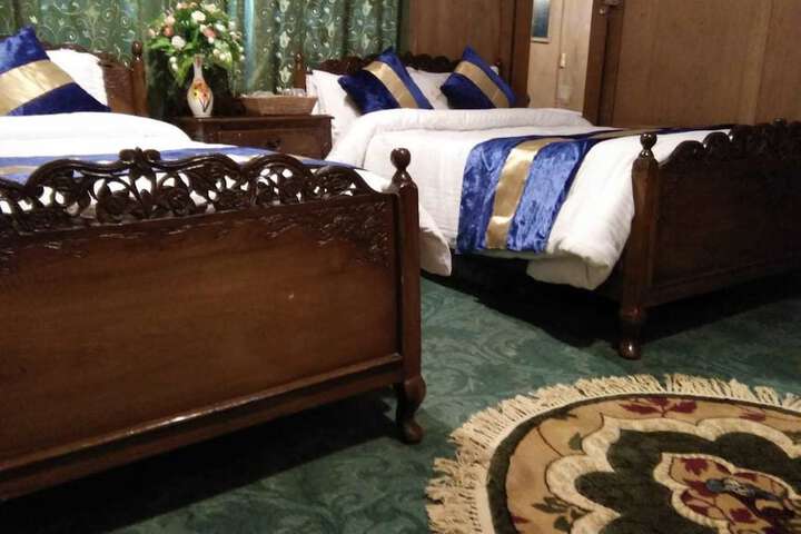 Room 4 of 10