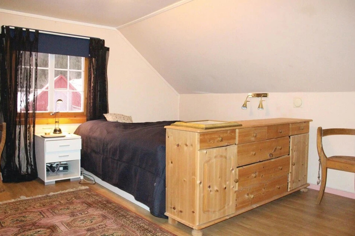 Room 3 of 12