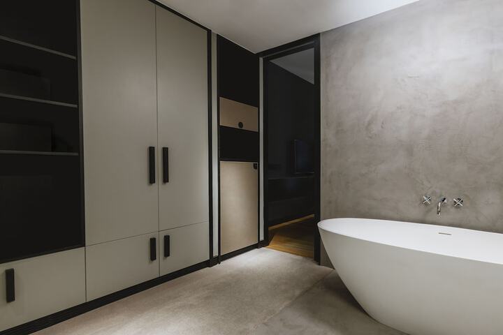 Room 53 of 128