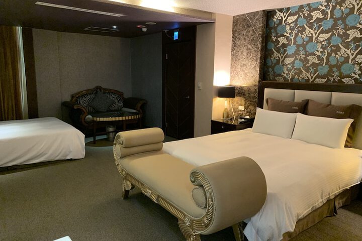 Room 16 of 54