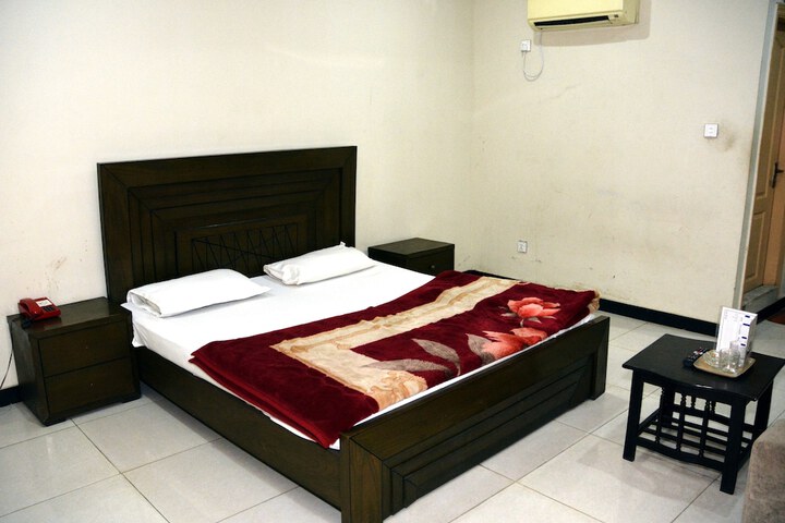 Room 18 of 24