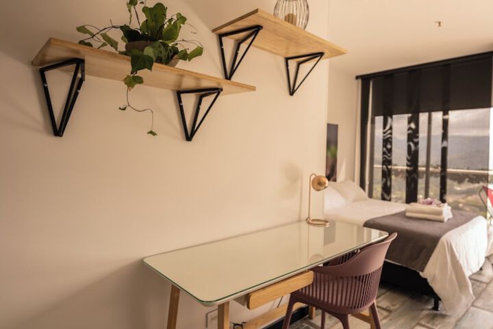 Room 10 of 28
