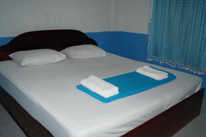 Room 2 of 6