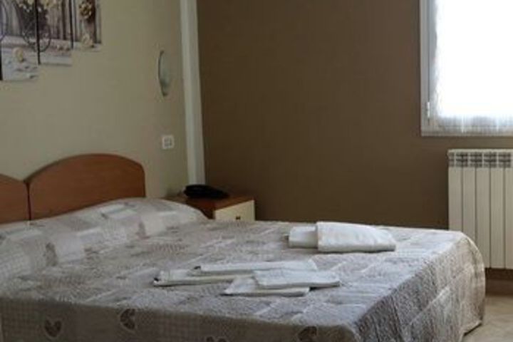 Room 13 of 38