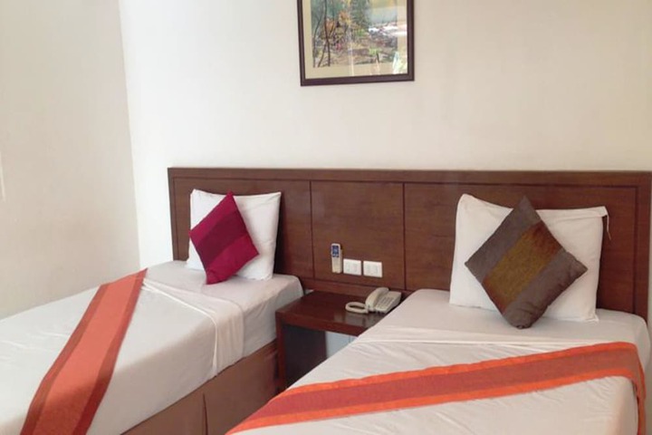 Room 5 of 32