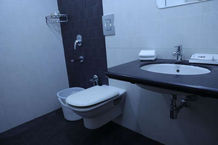 Room 32 of 43