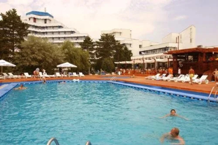 Pool 9 of 21