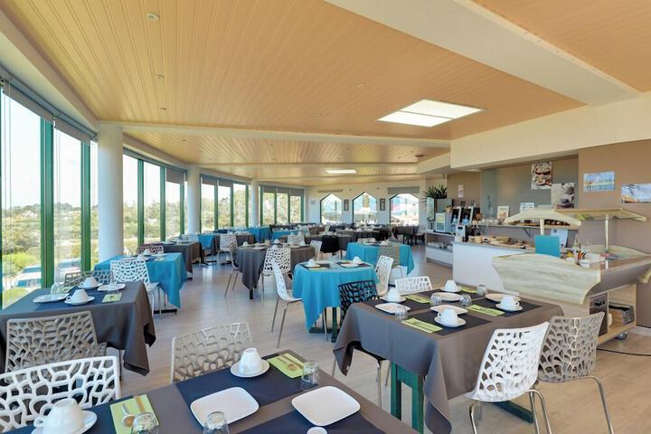 Dining 54 of 77