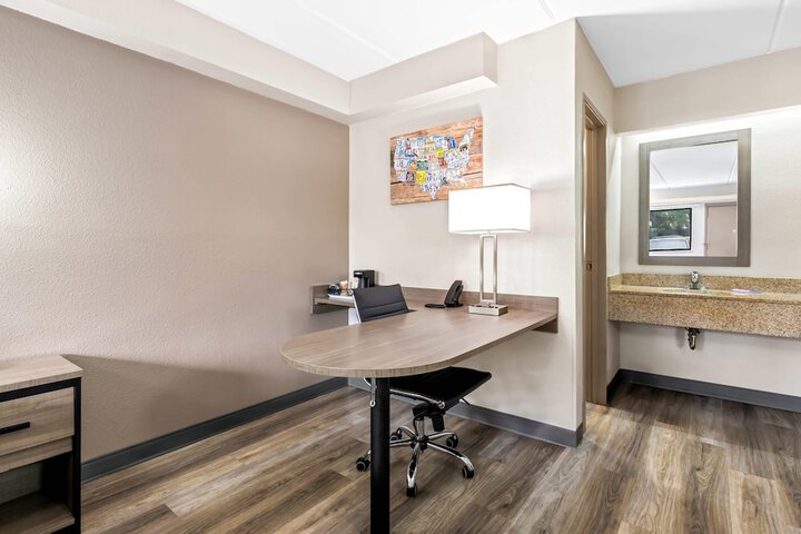 Room 21 of 40