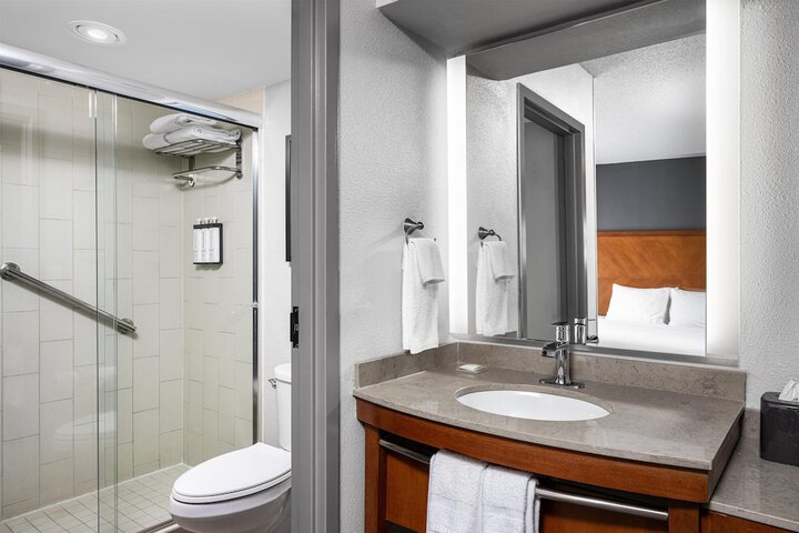 Room 15 of 28