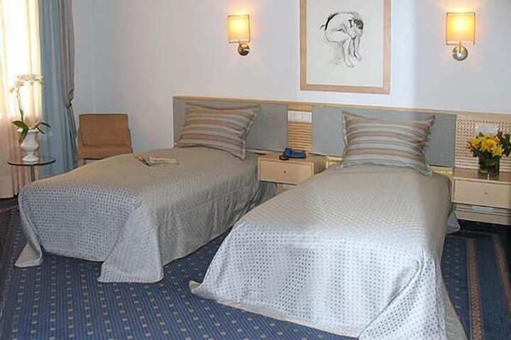 Room 13 of 45