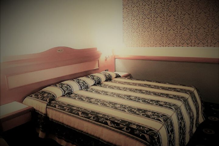 Room 5 of 36