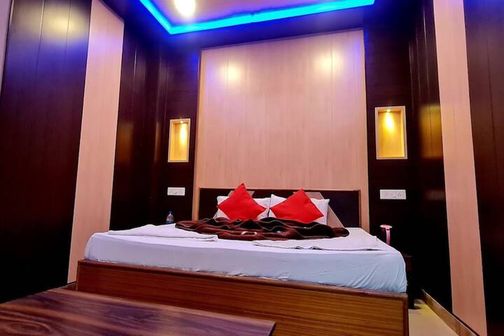Room 3 of 18